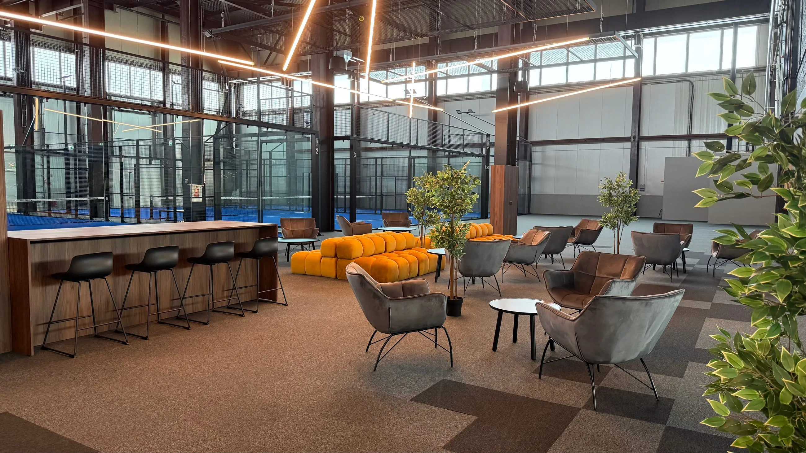 XPadel kluba lounge un laukumi